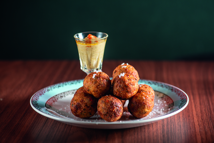 Bolinhos de arroz: opção do cardápio do Condessa Bar