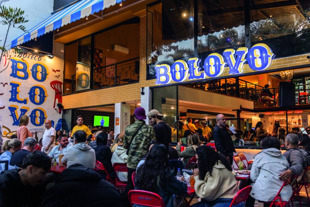 Novo bar na Zona Norte serve bolovo e batida de pudim, que pode virar hit