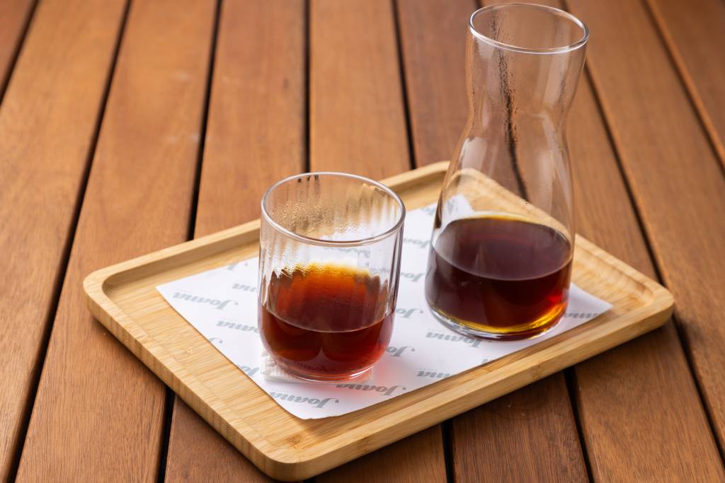 Joana Cafés tem curadoria de grãos e torrefação própria em Pinheiros