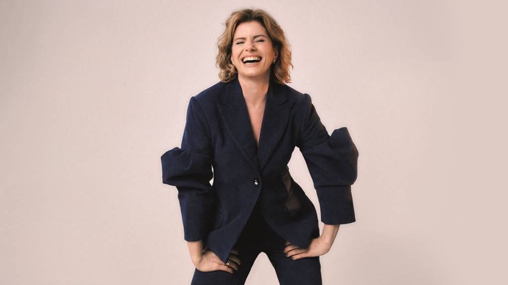 Debora Bloch comemora 45 anos de carreira com sucesso de Odete Roitman