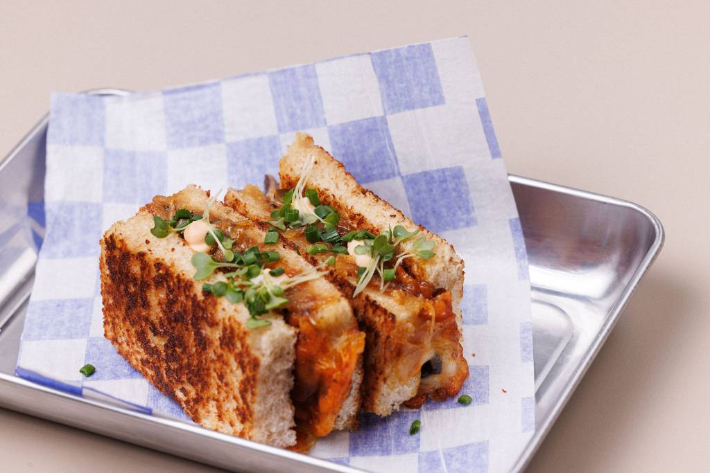 PAC celebra 3 anos com brunch em versões tradicional, vegetariana e vegana