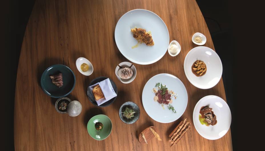 Simone: menu degustação em nove etapas no jantar Simone: menu degustação em nove etapas no jantar