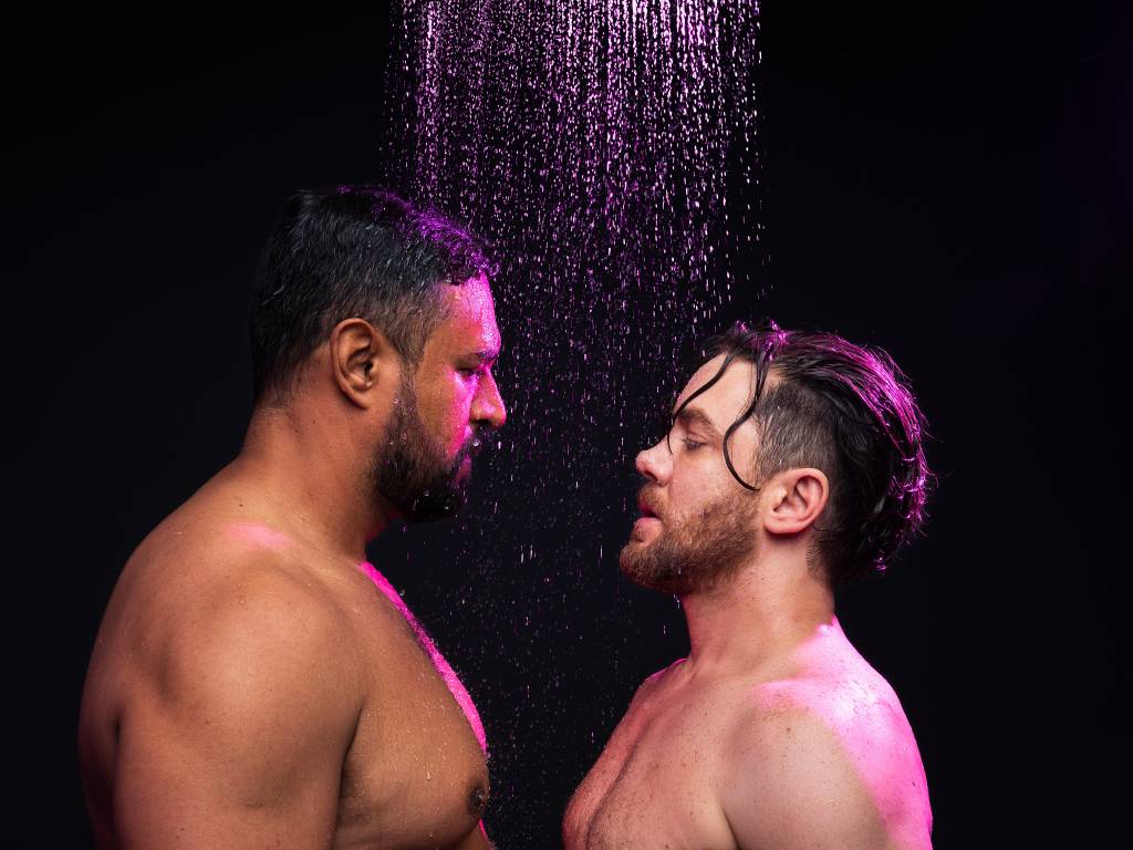 Em “Bruta Flor”, amigos se reencontram e se deparam com desejos reprimidos