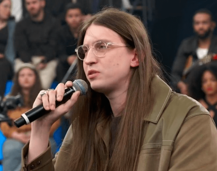 Felca ensina seus seguidores a denunciar casos de adultização