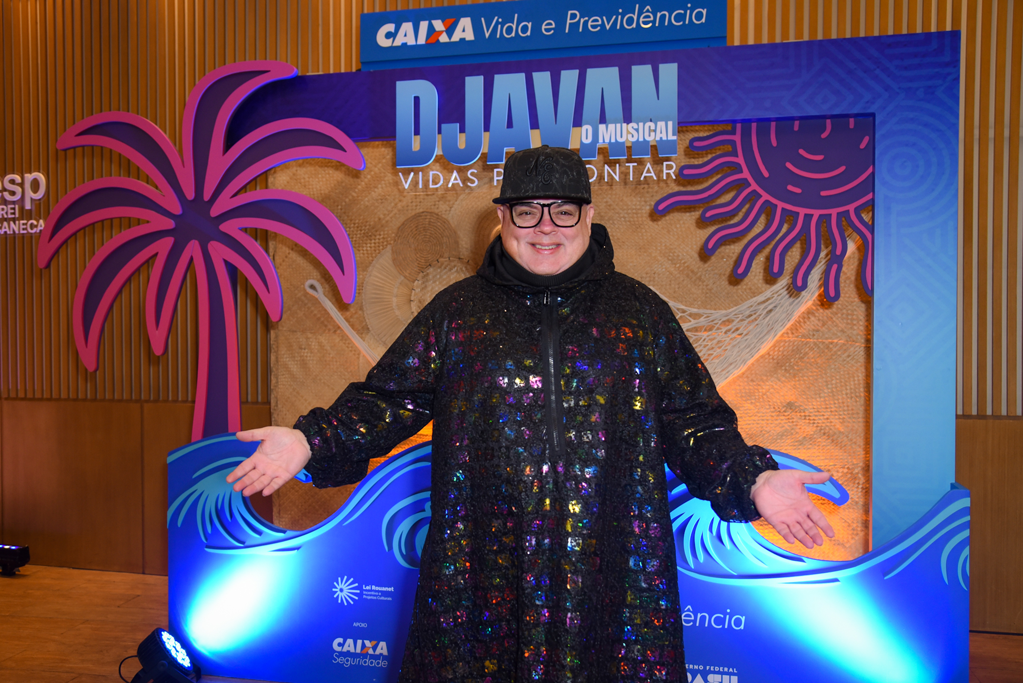 Famosos prestigiam estreia VIP de musical sobre Djavan