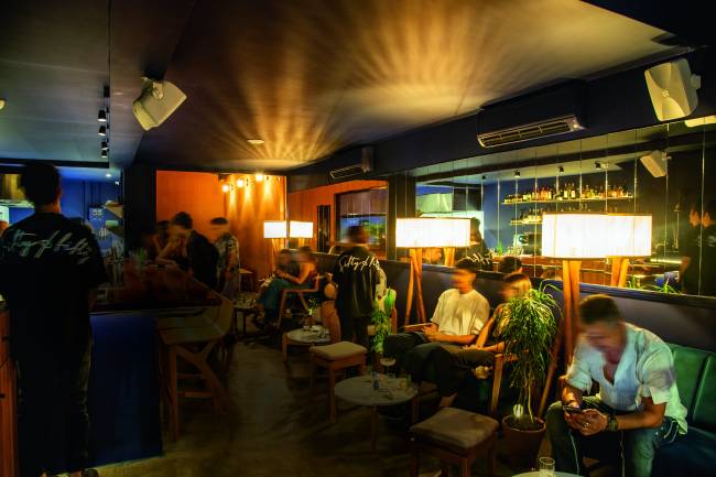 O bar Fifty Fifty: atrações especiais junto de Trinca, Cascasse il Mondo e SubAstor.