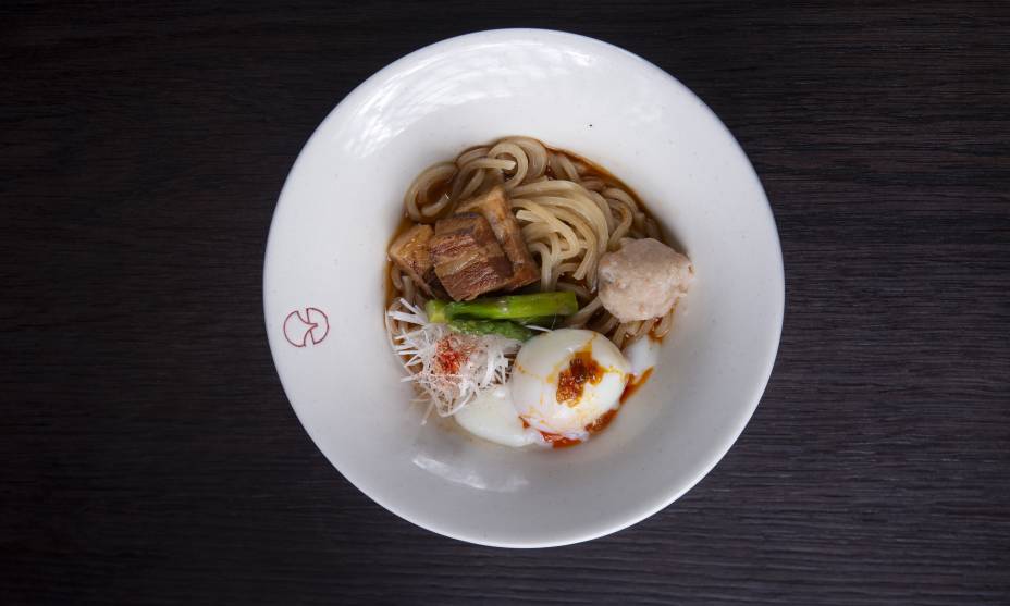 Jojo Ramen, de Pinheiros: ebi misso mazemen