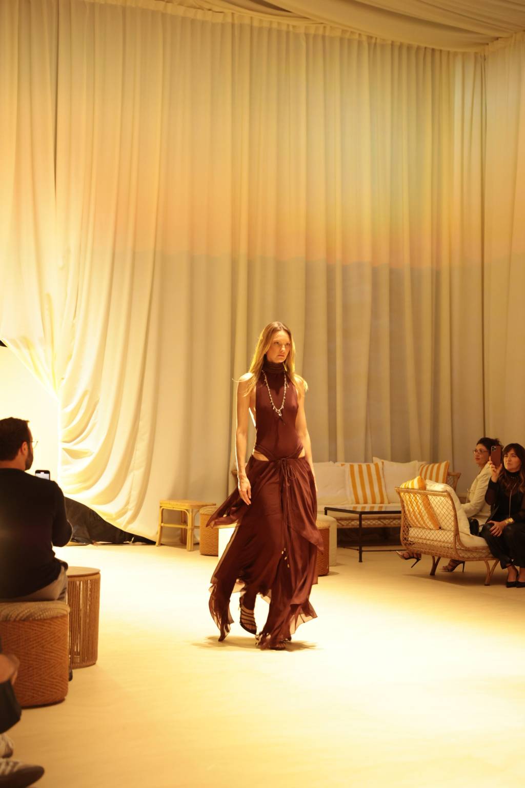 Animale faz desfile surpresa com Luedji Luna e Carol Trentini