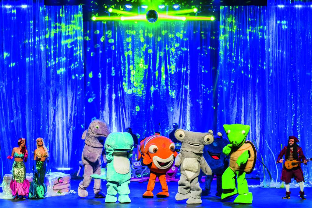 Espetáculo leva aventura marinha ao palco com reflexão ambiental