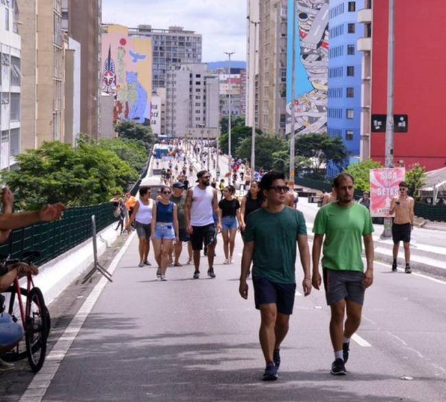 minhocao-aberto-pedestres