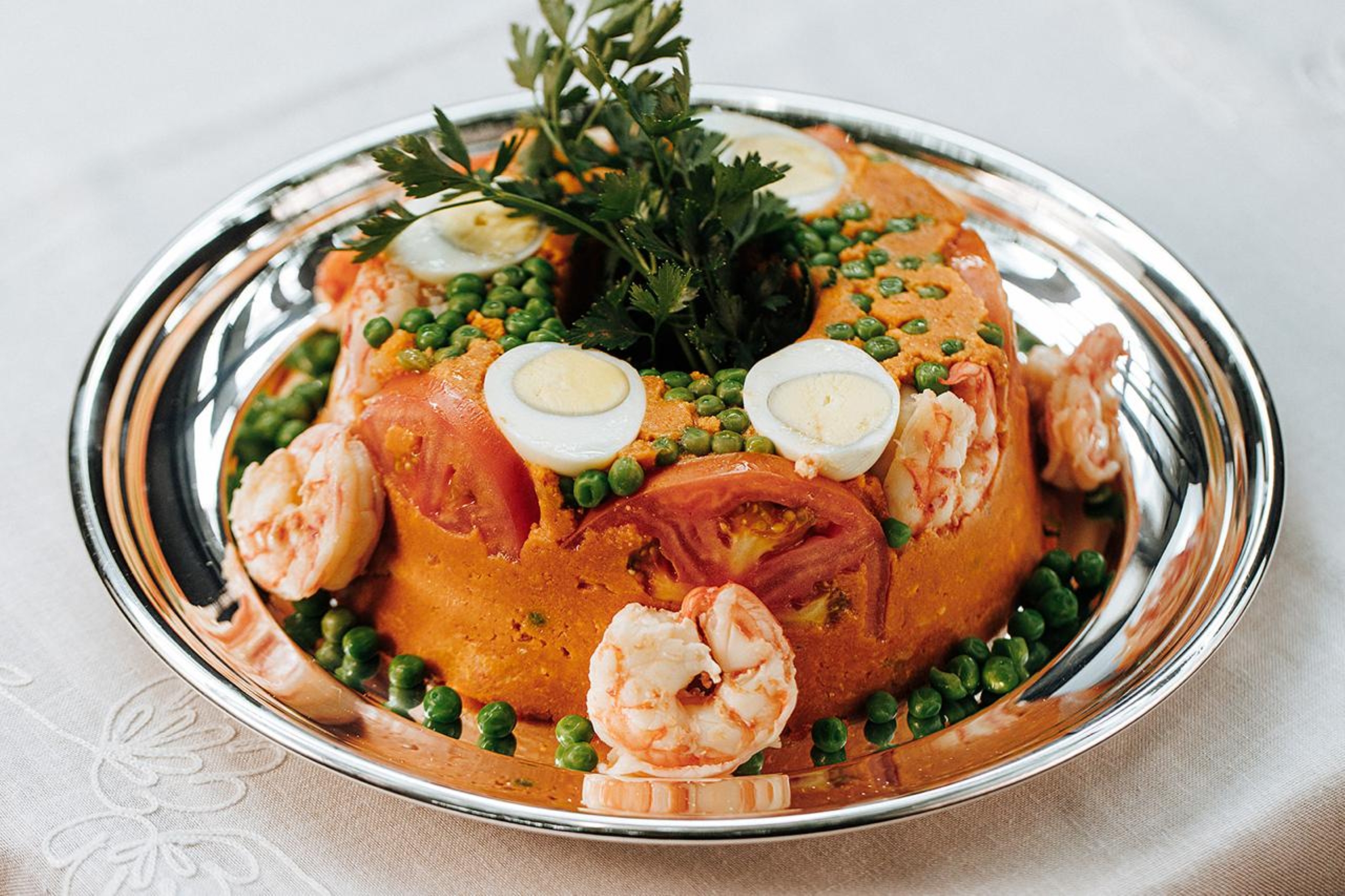 Cuscuz em prato de metal