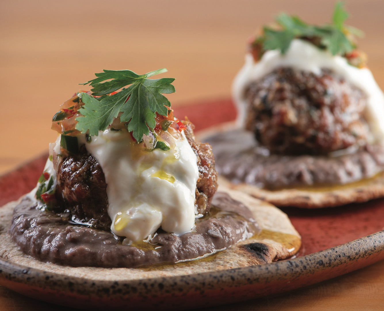 Taco feira-chique Cafta, frijoles, vinagrete de pimenta, coalhada de ovelha em tortilla da casa