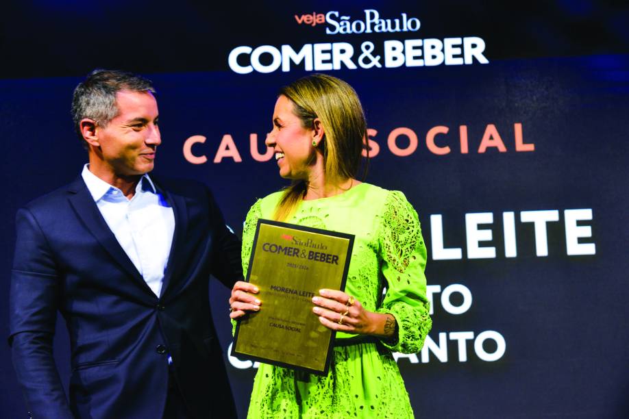 Gabriel Motomura, do BTG Pactual, com Morena Leite, prêmio Causa Social