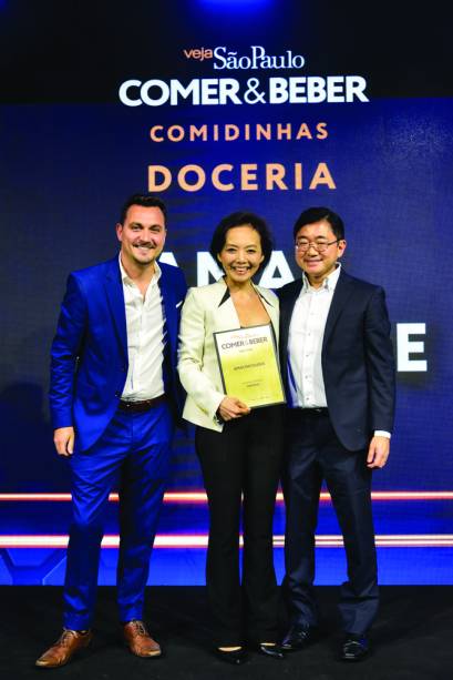João Saraiva, da Nespresso Horeca, com Aya Tamaki e Fabio Ota, da Amay João Saraiva, da Nespresso Horeca, com Aya Tamaki e Fabio Ota, da Amay