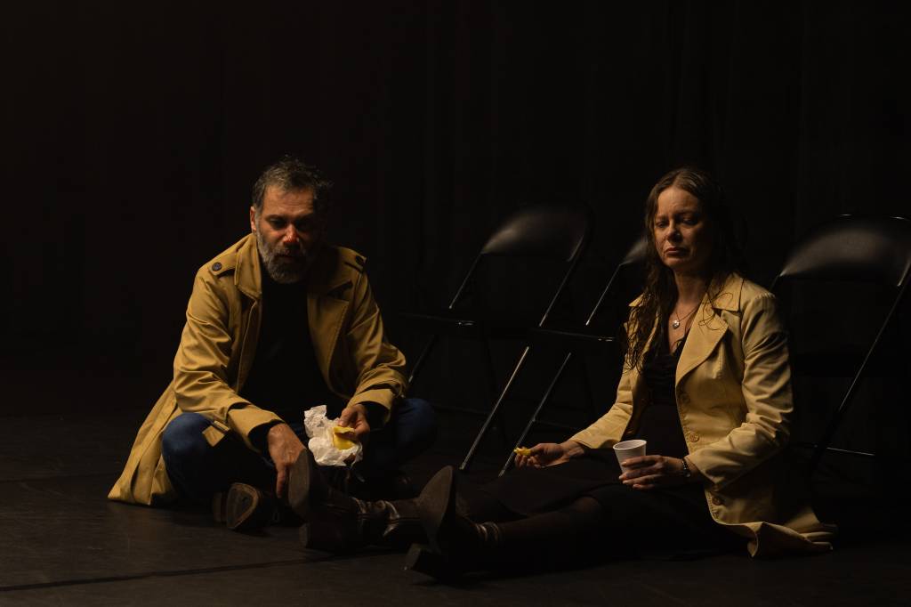 Peça holandesa, “Veneno” reestreia em São Paulo