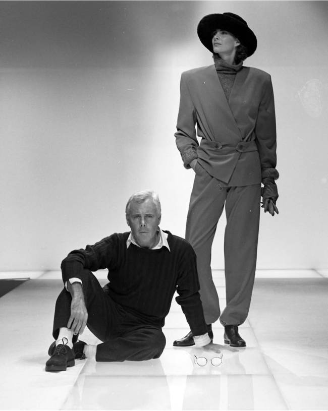 Giorgio-Armani-e-modelo