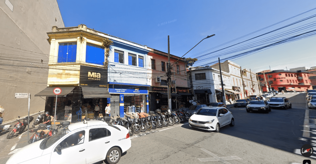 Incêndio atinge três imóveis no centro de São Paulo