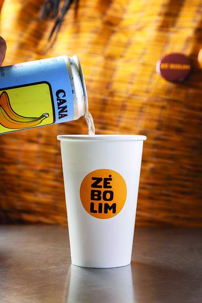 Zé Bolim: cervejinha e drinques em lata como o cana banana Zé Bolim: cervejinha e drinques em lata como o cana banana