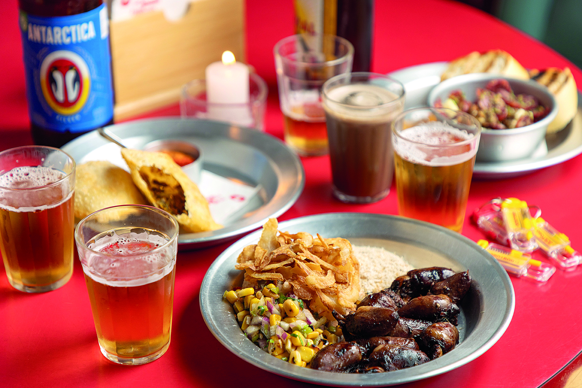 Por amor: atrações do Por Amor, boteco com boa cozinha colado na linha de trem da Barra Funda