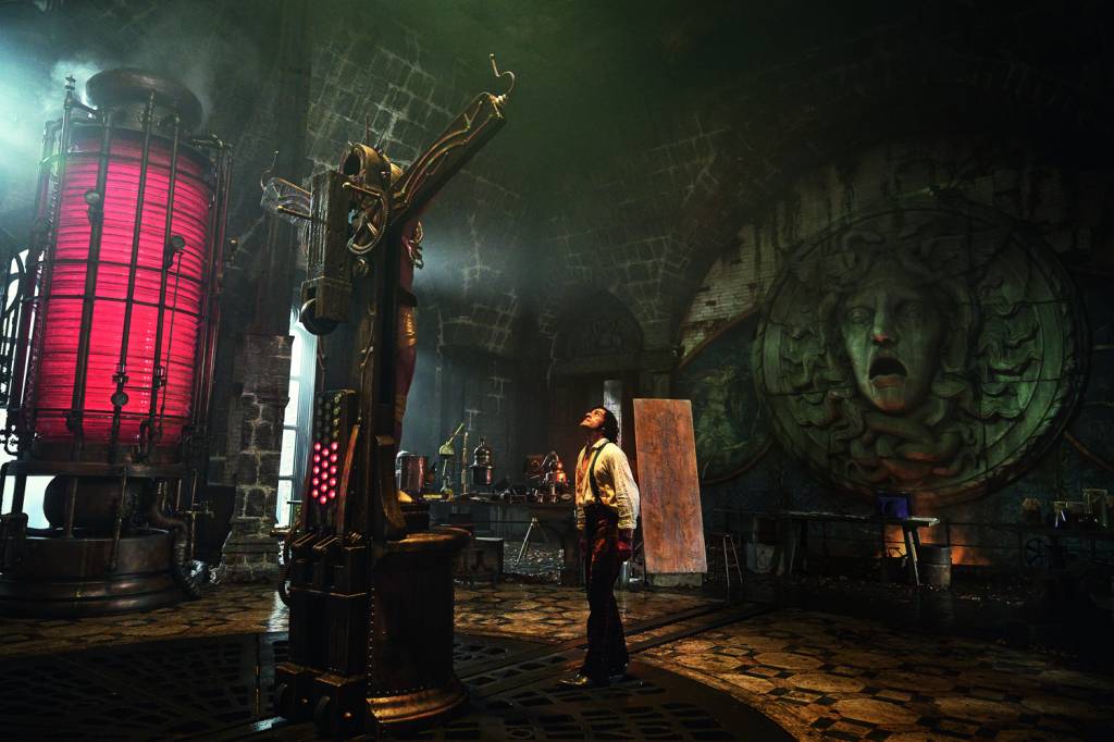 ‘Frankenstein’ tem direção de Guillermo del Toro e Jacob Elordi brilhantes