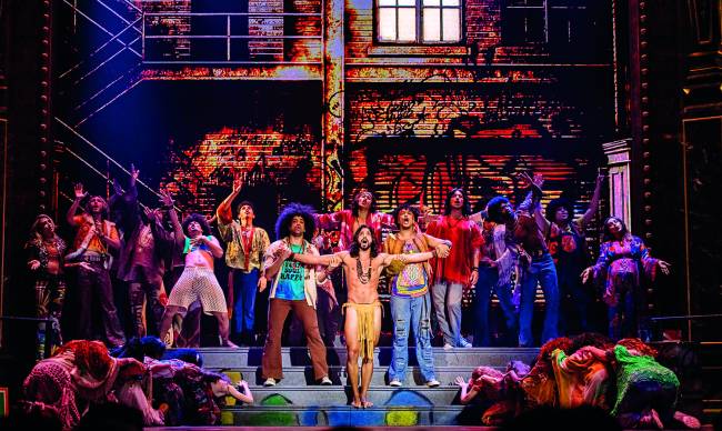 Montagem brasileira de 'Hair' exalta a importância da contracultura