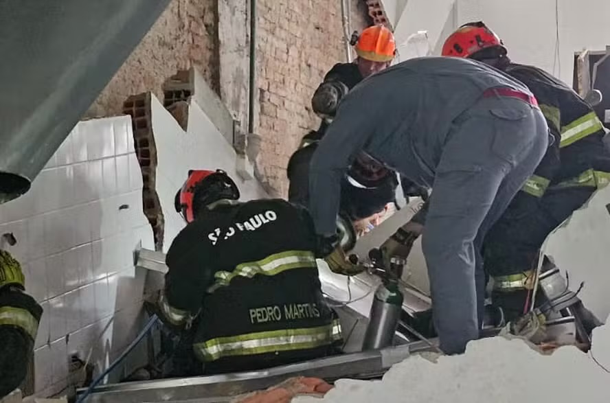 Polícia faz perícia no restaurante Jamile após desabamento que matou funcionária