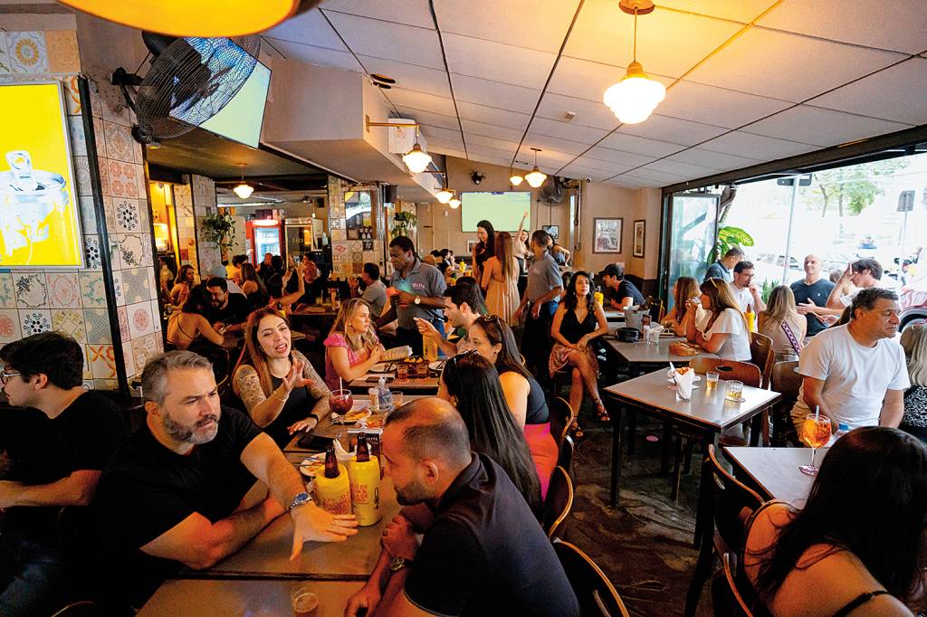 Vaca Véia celebra 20 anos com drinque inédito e petiscos de bares convidados