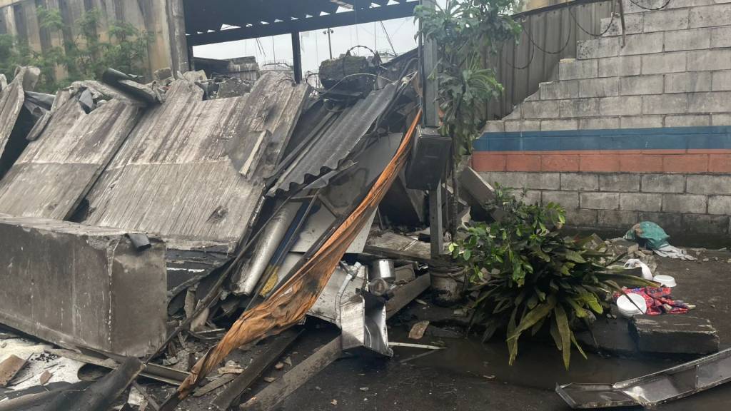 Desabamento em Santos deixa três feridos