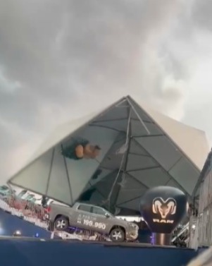 Cobertura de arquibancada desaba em Ribeirão Preto e deixa oito feridos