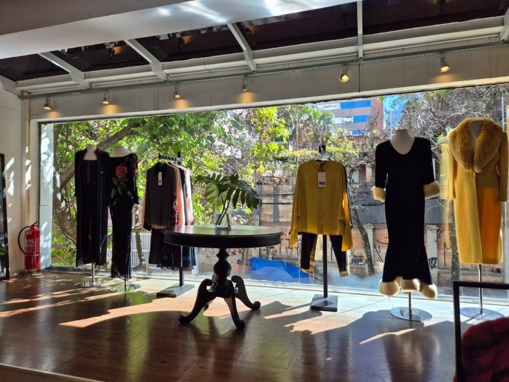 Bazar da Hebe Camargo esgota em 4 horas; confira vídeo