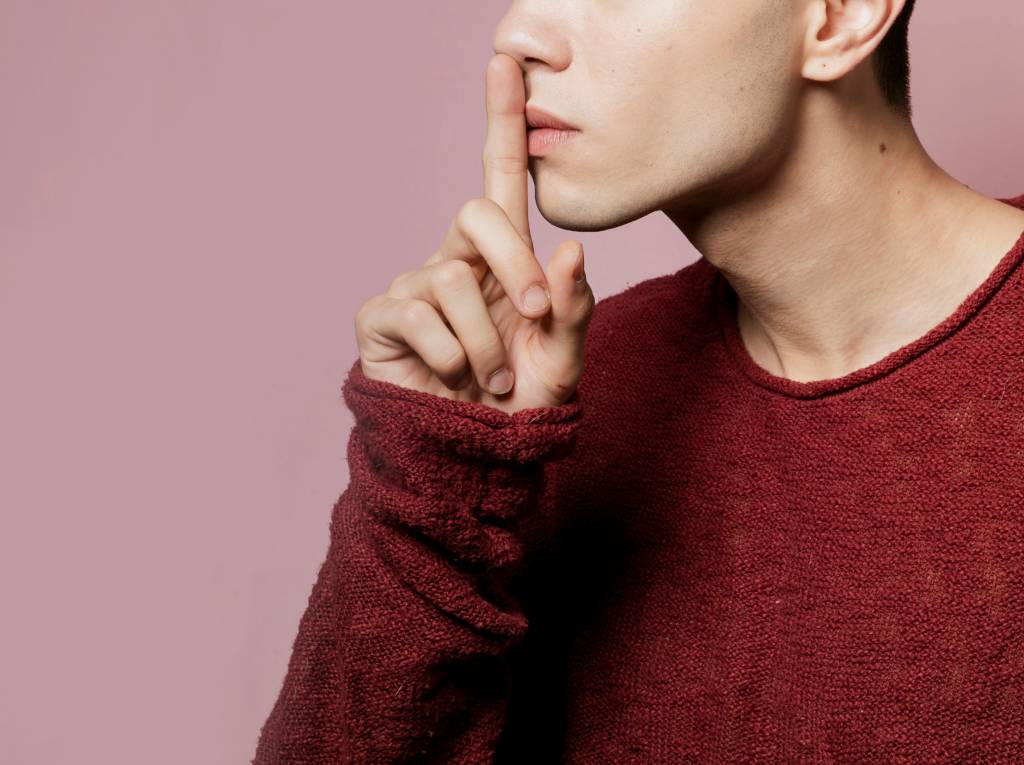 Revoluções silenciosas: o barulho do que não é dito