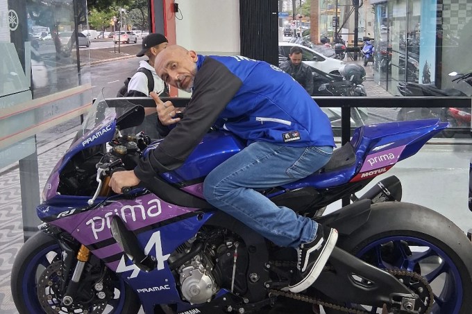 Cristian Cravinhos na moto