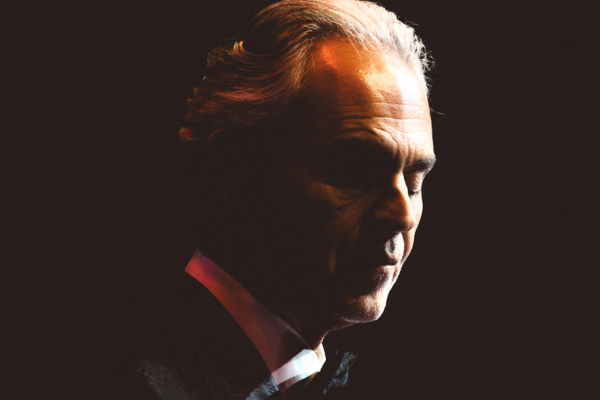 Andrea Bocelli se apresenta com Sandy e mais de duzentos músicos em SP