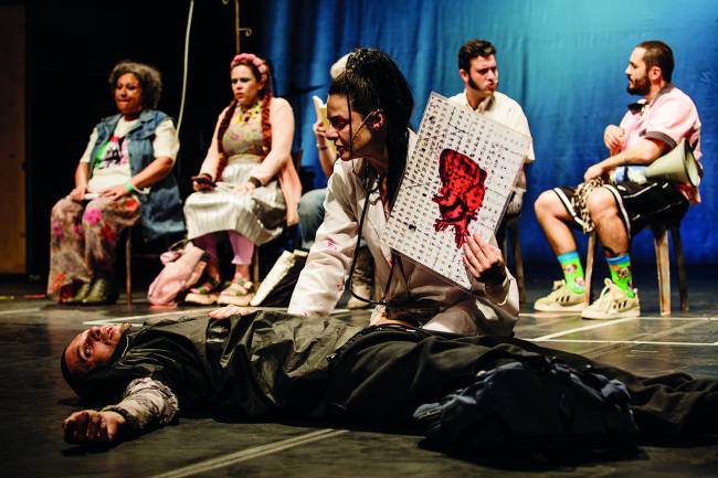 elã-teatro-de-conteiner