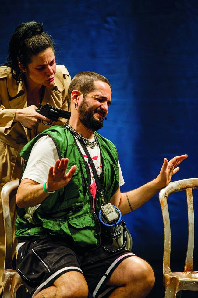 ela-teatro-de-conteiner