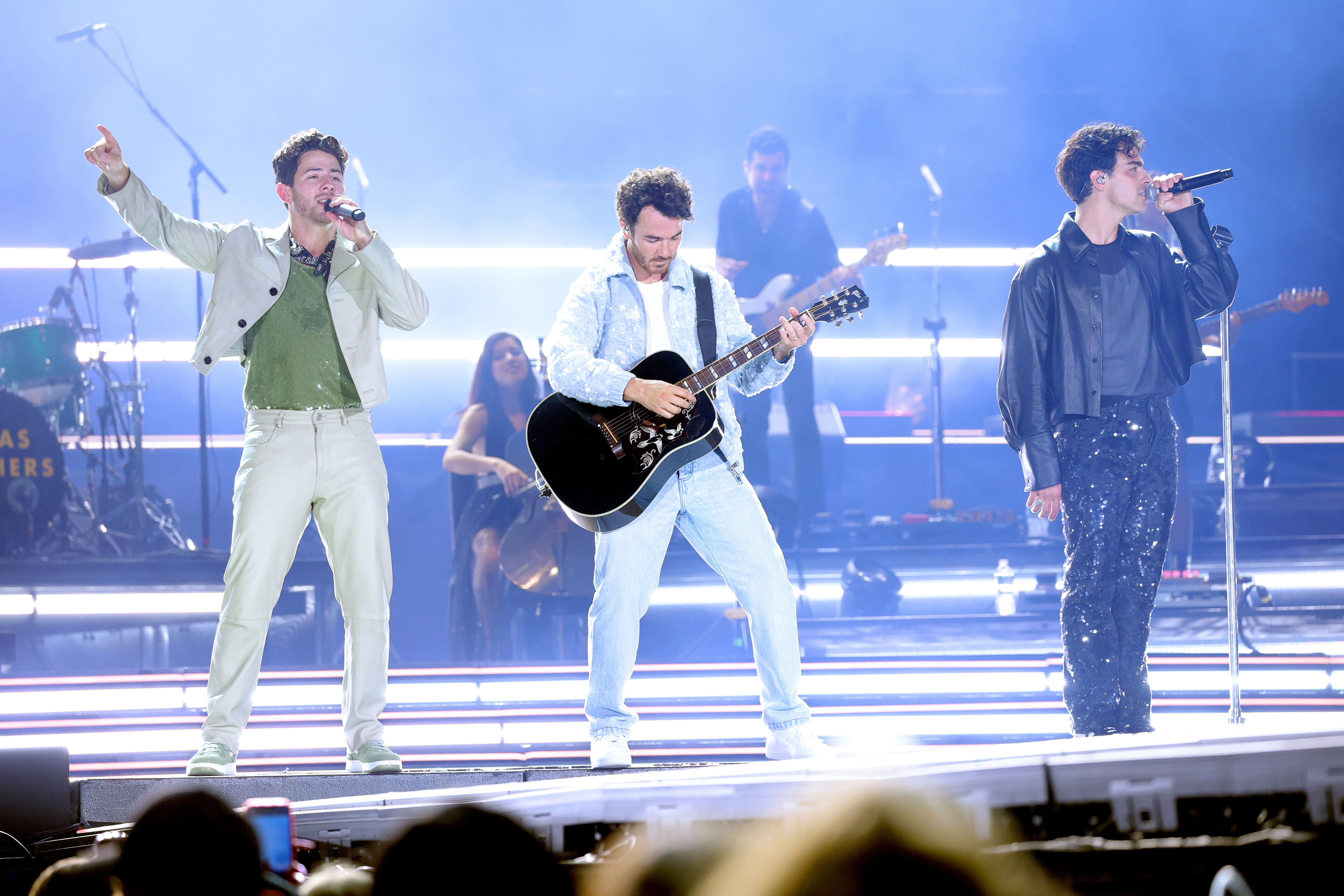 Jonas Brothers “Five Albums, One Night” Tour – New York