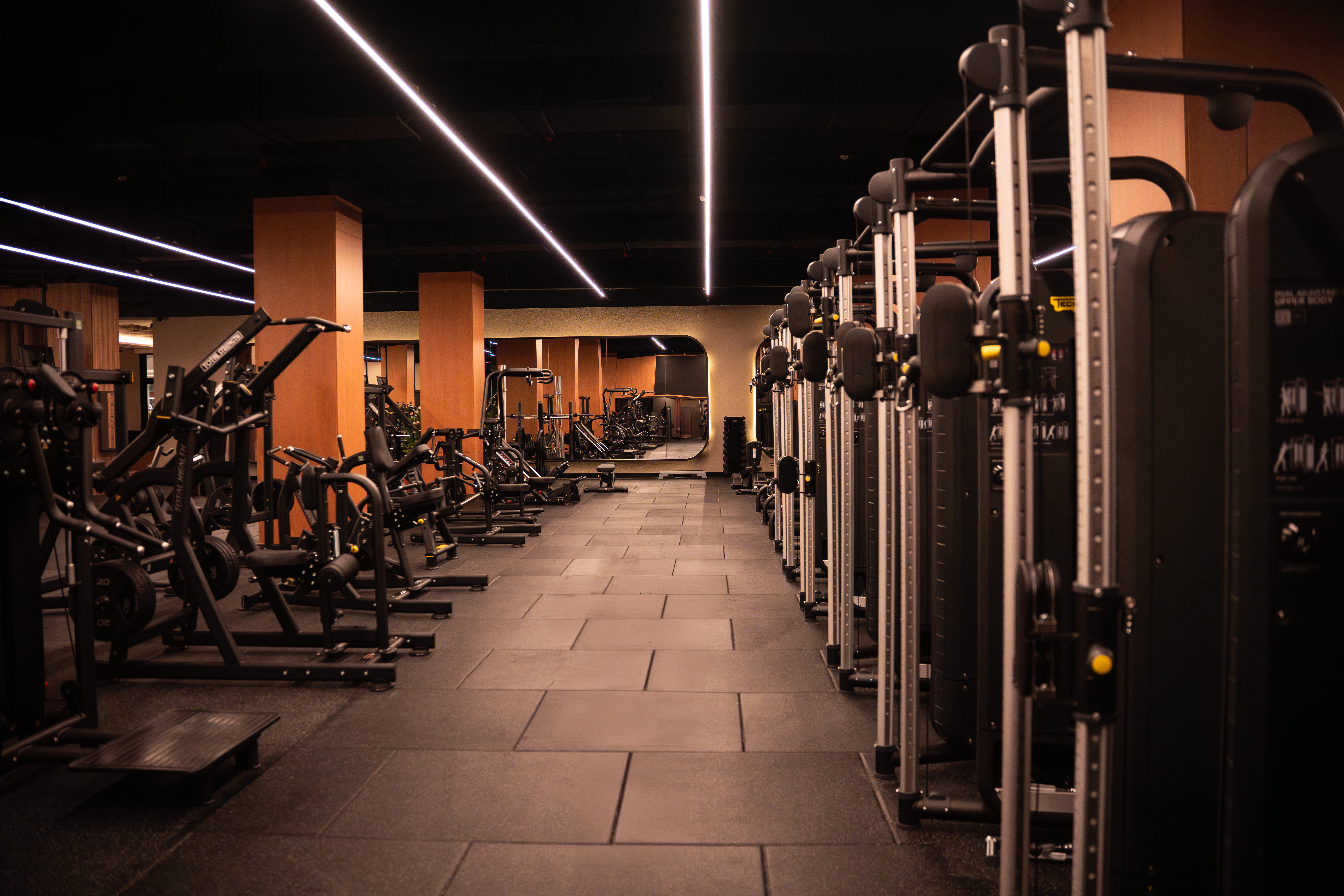 Sala de musculação: máquinas Technogym