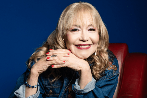 Claudya celebra sessenta anos de carreira com show especial em SP