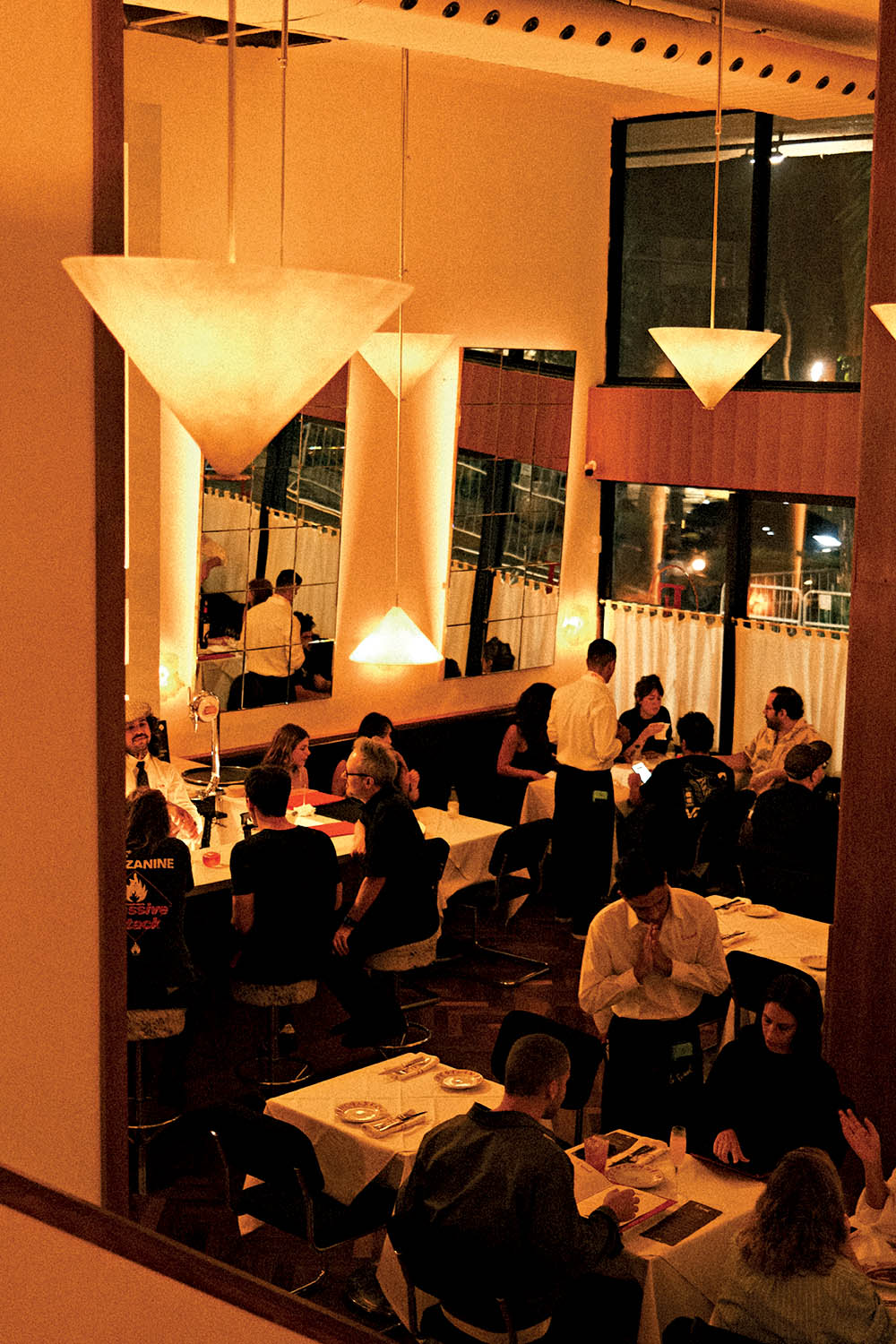 Le Freak_Ambiente_Gabe Ortiz (1)