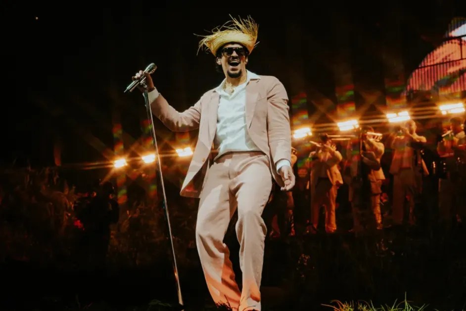Bad Bunny se emociona e homenageia o Brasil na estreia em SP
