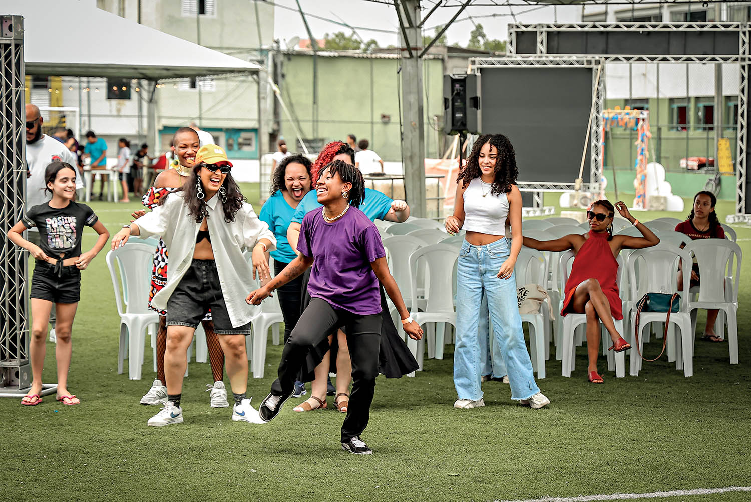 Brincando na Pra&ccedil;a: atividades art&iacute;sticas