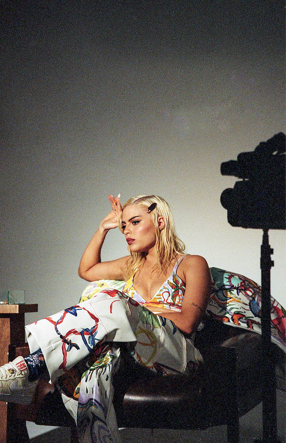 Lu&iacute;sa Sonza: inspira&ccedil;&atilde;o na est&eacute;tica da escritora em clipe