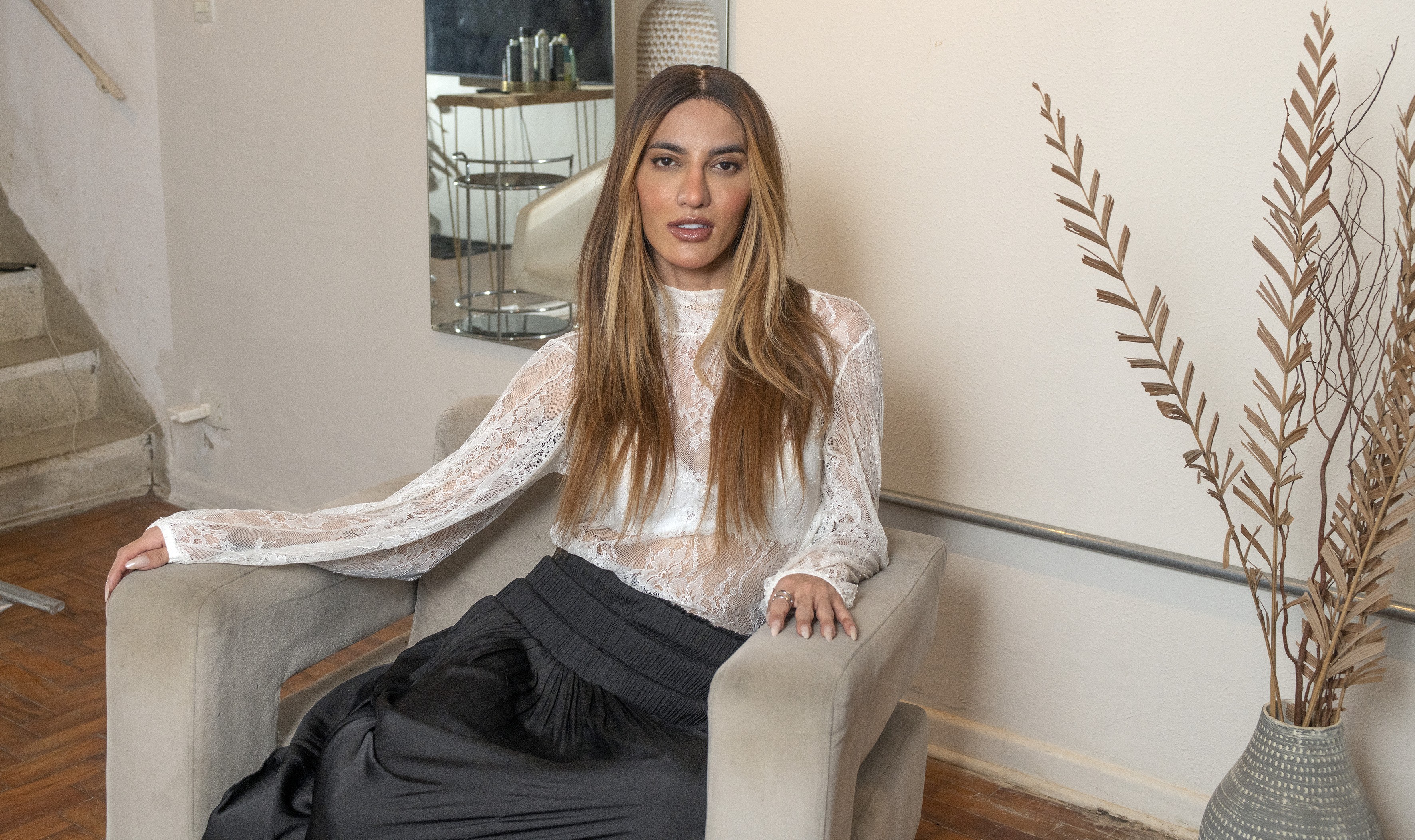 Após burnout e transição, Yázmin Sodré recomeça com salão no Brooklin