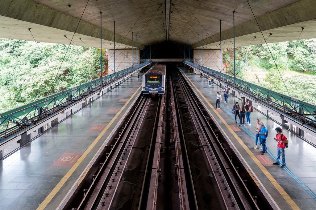 Saiba como está a circulação de trens e metrô nesta sexta-feira (25)