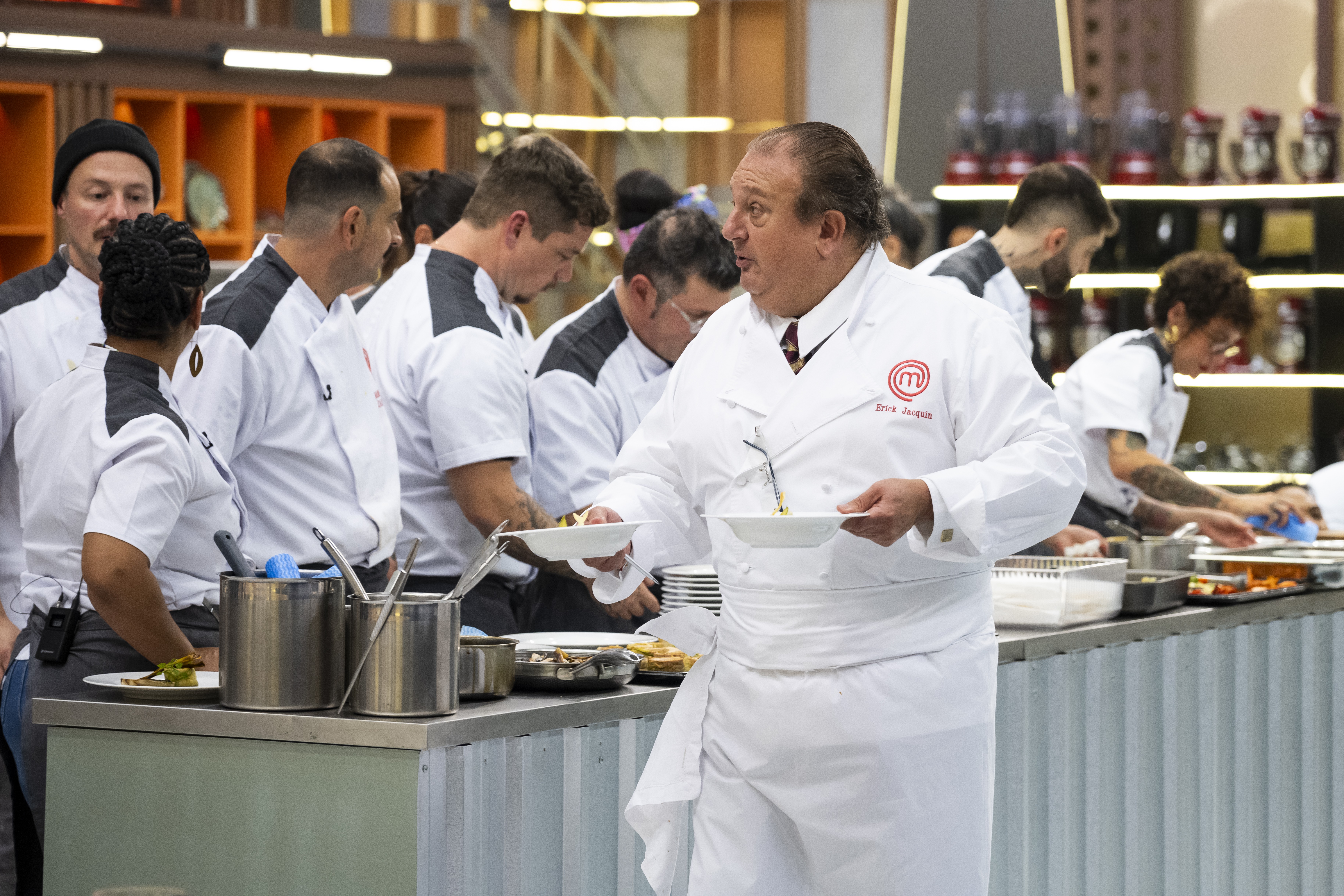 MasterChef Profissionais: estreia conturbada com jantar para 100 convidados